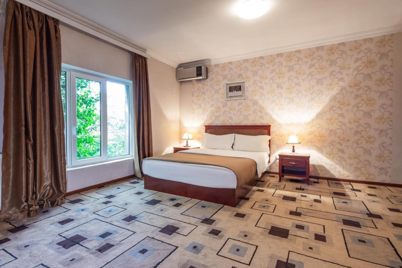 Margo Palace Hotel Tbilisi Exterior photo
